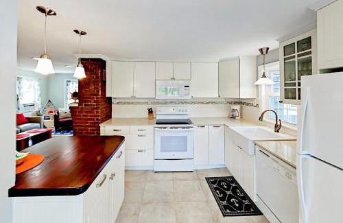 Harwich Port House | Bogey Bay Bungalow