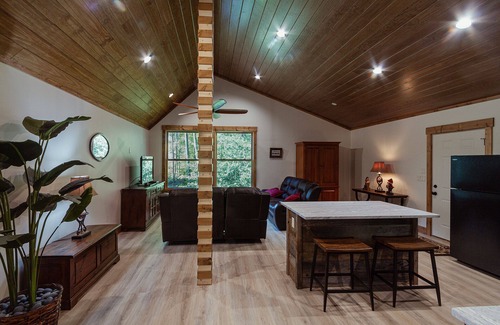 Cherokee Cabin | Boggs Hollow retreat in a Smoky Mountain Equestrian Community