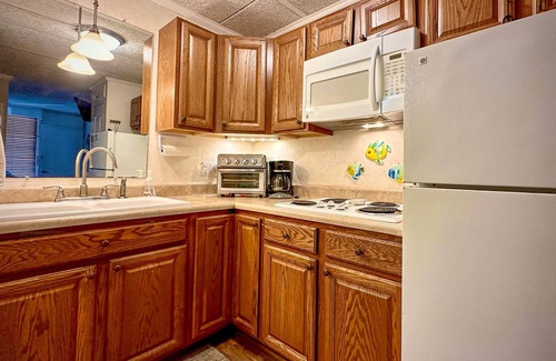 Atlantic Beach Condo | Bogue Shores Studio - Sound Front Porch and Beach Access All-in-One!