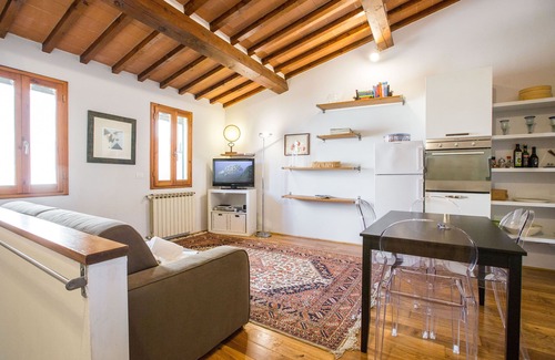 Santa Croce Apartment | Bohémienne Penthouse in Santa Croce, Florence centre, Wi-Fi, Washers, AC