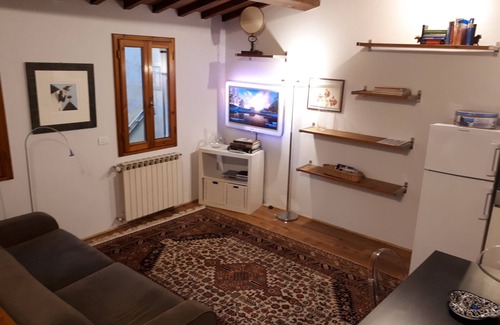 Santa Croce Apartment | Bohémienne Penthouse in Santa Croce, Florence centre, Wi-Fi, Washers, AC
