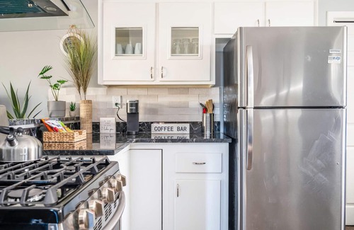 Collier Heights House | Bohemian Dream House-Family 4bdrm-Large Deck - Near Mercedes Benz Stadium