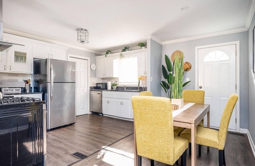 Collier Heights House | Bohemian Dream House-Family 4bdrm-Large Deck - Near Mercedes Benz Stadium