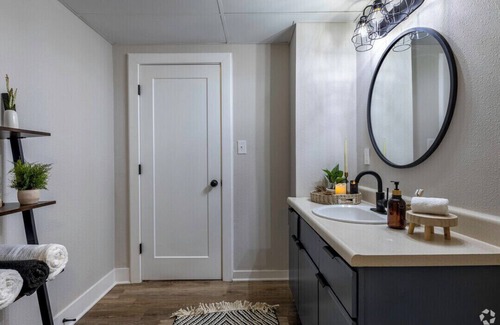 Central Hyde Park Apartment | Bohemian oasis/1 bedroom/Entire unit