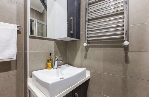 Ortakoy Apartment | Bohemian Orange Flat, Ortakoy