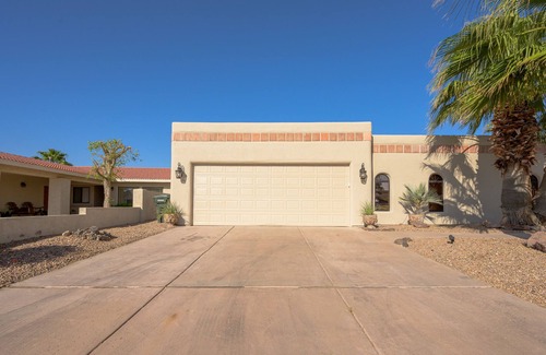 Bullhead City House | Bohemian Retreat: Private Pool/Private Boat Launch