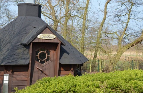 St. Peter-Ording Condo | Böhler Butendiek - 5-star vacation apartment under thatch (pet-friendly)