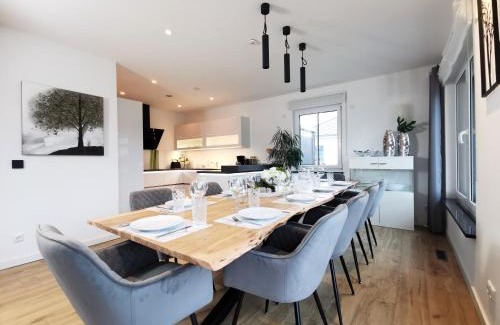 Oberhavel Villa | BohnApartments Luxury Villa Berlin - 210qm - Wintergarten - Kamin - 4 kostenlose Parkplätze - 6 Schlafzimmer - Neubau - Luxusausstattung