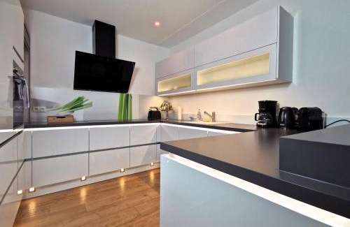 Oberhavel Villa | BohnApartments Luxury Villa Berlin - 210qm - Wintergarten - Kamin - 4 kostenlose Parkplätze - 6 Schlafzimmer - Neubau - Luxusausstattung