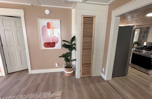 Manistee House | Boho 1-bedroom house with WiFi, AC in downtown Manistee