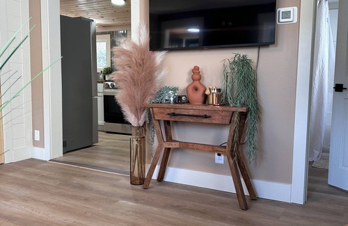 Manistee House | Boho 1-bedroom house with WiFi, AC in downtown Manistee