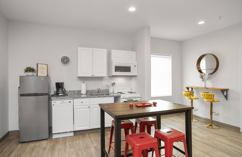 Historic Edgefield Apartment | BOHO 4b Suite in East! 8 m in -> DT!