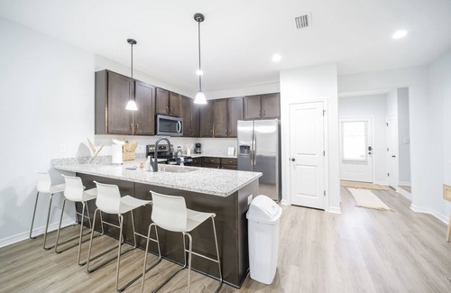 Navarre House | Boho Beach Retreat - 8Mins to Beach + FishingPier