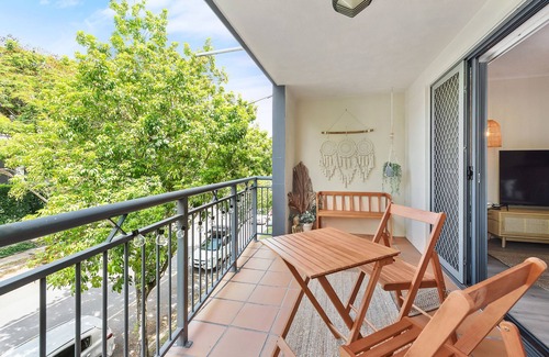 New Farm Apartment | Boho Beauty ~ 2 Bed/2bath/1 Car ~ New Farm