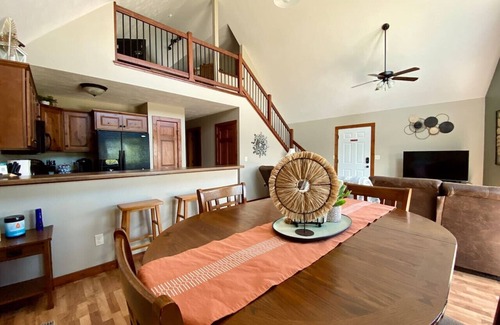 Arnolds Park House | BOHO Bungalow on the Pond w/Hot Tub