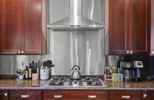 Tampa Heights House | Boho Bungalow - Walkable to Armature Works