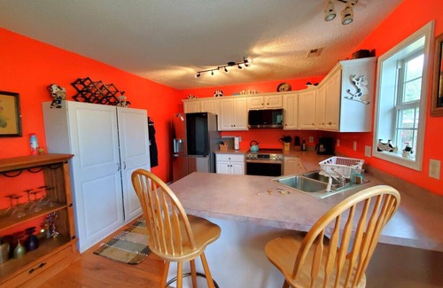 Carteret County House | Boho Burrow - Pet Friendly Mainland Coastal Retreat