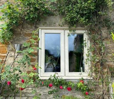 Steeple Aston House | Boho Chic Cottage & Wild Garden nr Soho Farmhouse