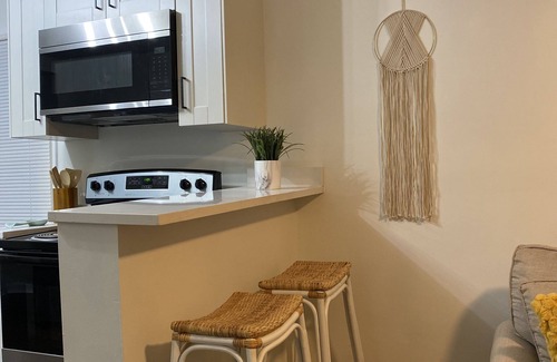 New Albany House | Boho Chic Hideaway! Entire House, 2 bedrooms!