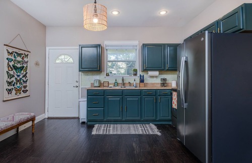 Fort Myers River District Apartment | Boho getaway - walkable to downtown Fort Myers!