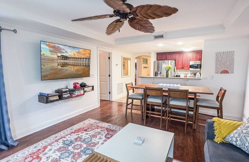 Savannah Beach Condo | Boho-inspired condo easy walk to beach/pier, best restaurants, shops