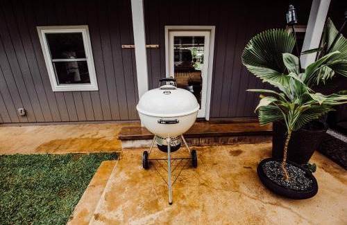 Princeville House | BOHO New Construction: On Golf Course/views/Hot tub AC walk to market and beach