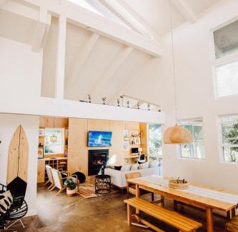 Princeville House | BOHO New Construction: On Golf Course/views/Hot tub AC walk to market and beach