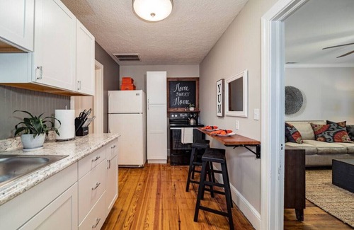 Easley House | Boho on B St- Monthly Rental 2min to DWT Easley