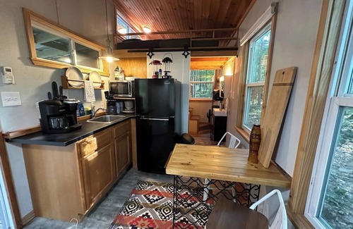 Mentone Apartment | Boho Tiny Home l Private l Pet Friendly