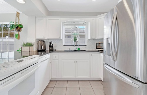 Virginia Park House | Boho TPA Escape: BIg Outdoor TV, Fire Pit, Games, and Hot tub coming soon!