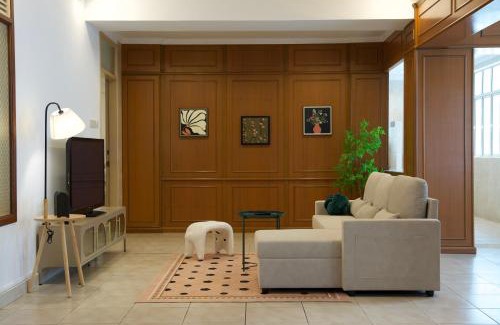 Kota Kinabalu House | BohoHaven Semi D 5R3B 10to12pax with CarGarage