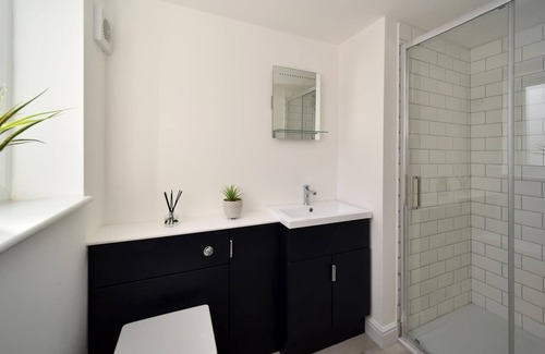 Macclesfield Apartment | Bollin Suite - Chester Road Apartments by Premier Serviced Accommodation