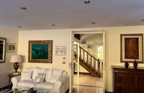 Historic Center Apartment | Bologna Medieval Art Loft