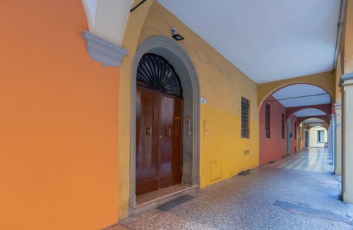 Historic Center Apartment | Bologna Santa Maria dei Servi Apartment x3