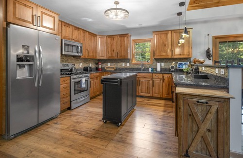 Bolton Landing House | Bolton Bear House|Dock Slip|Hot Tub|12 Beds|Pet Friendly|