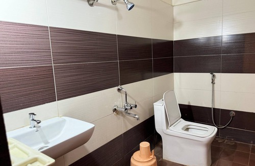Kukatpalli Hotel | Bommarillu Residency