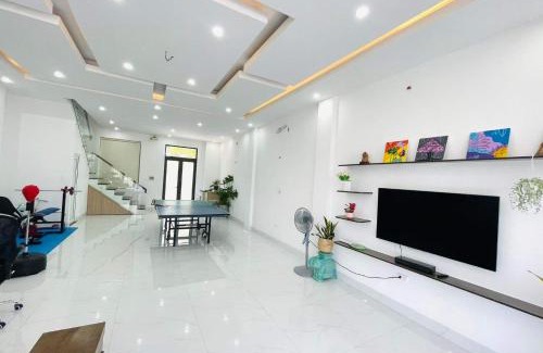 Huong Thuy Apartment | Bon's Homestay - NGUYÊN CĂN 3 phòng ngủ - Hai mặt tiền - Bãi đỗ xe có mái che miễn phí