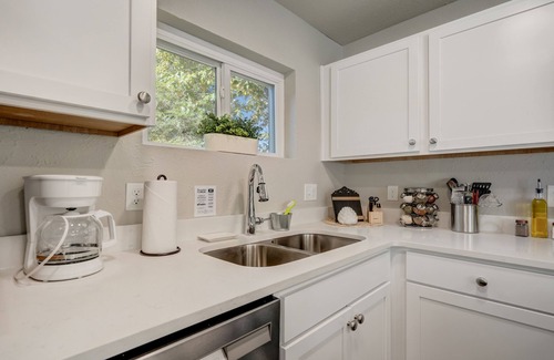 Central Colorado Springs House | Bon Voyage