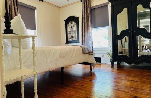 Salisbury Hotel | Bonaparte Castle
