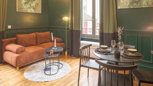 Troyes Apartment | BonAppart 1 - Charme Napoléonien & Confort