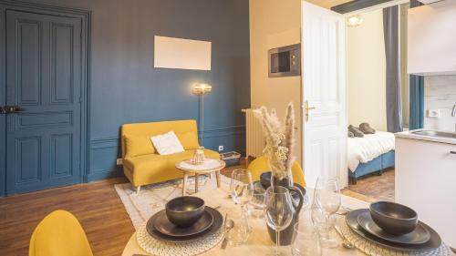 Troyes Apartment | BonAppart 11 - Charme Napoléonien & Confort