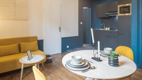 Troyes Apartment | BonAppart 12 - Charme Napoléonien & Confort