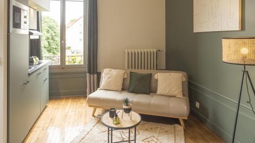 Troyes Apartment | BonAppart 13 - Charme Napoléonien & Confort
