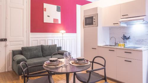 Troyes Apartment | BonAppart 4 - Charme Napoléonien & Confort