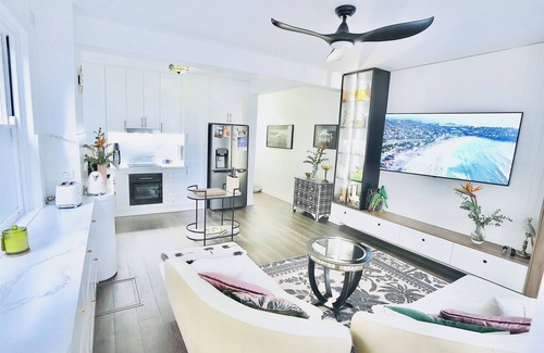 Bondi Apartment | Bondi Beach - Stylish Art Deco 1-Bedroom Apartment. Pet Friendly