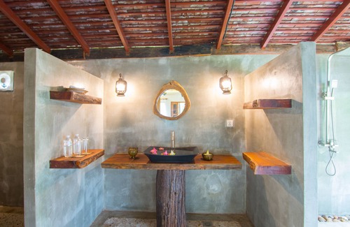 Banteay Srei Hotel | Bong Thom Forest Lodge