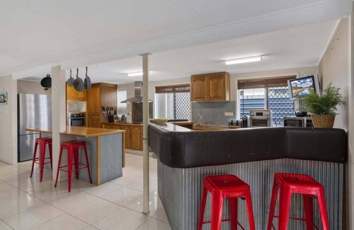 Bongaree House | Bongaree Beach House with Pool