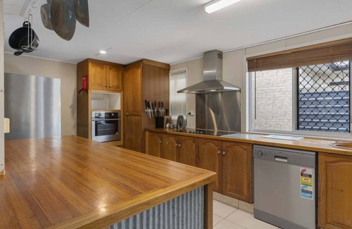 Bongaree House | Bongaree Beach House with Pool