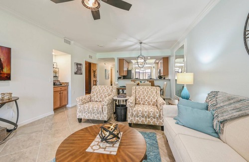 Naples Condo | Bonita National Golf & Country Club: 2 bed/2 bath + den. Resort amenities.