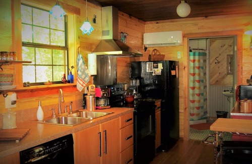 Breaux Bridge Apartment | Bonne Terre Studio: Louisiana Farm Stay Getaway Artists’ Retreat